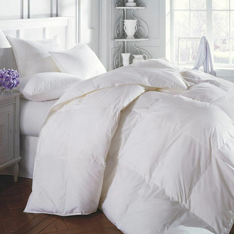 Superior Solid White Down Alternative Comforter