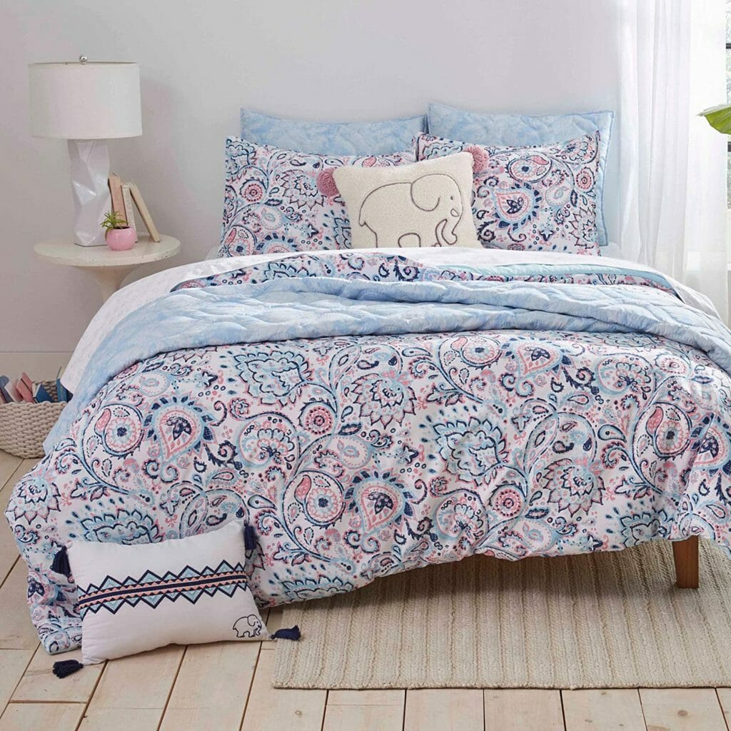 Best Dorm Bedding for Female College Students 4