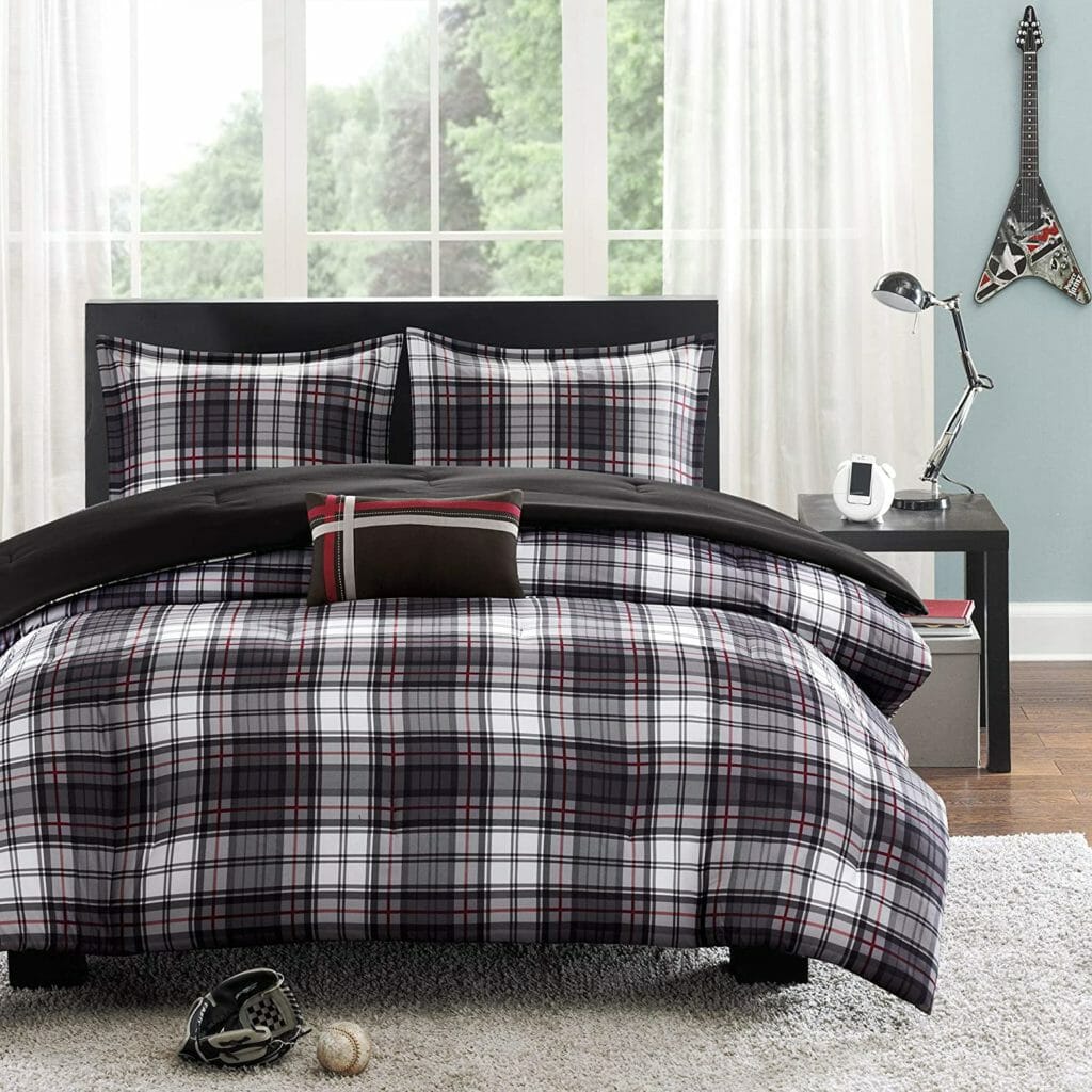 Best Dorm Bedding for Male College Students 9